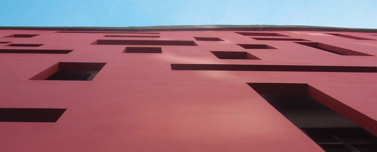 Ejemplo de revestimiento de fachada sin junta vista y pintada